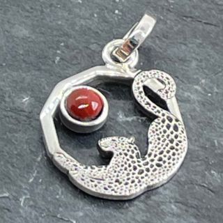 Dije Jaguar pequeño