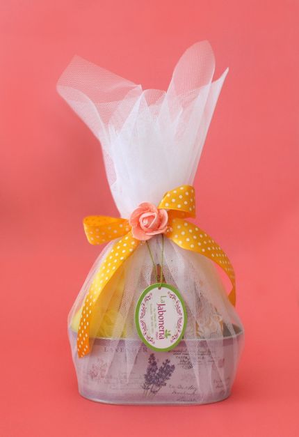 La Jaboneria : Lata Decorativa Surtida Con Crema de Cuerpo y Manos.