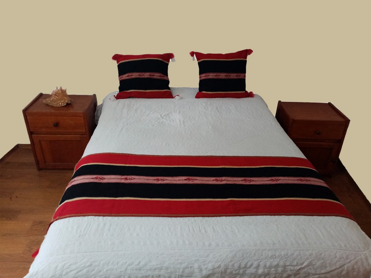 Pie de cama y cojines I