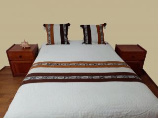 Pie de cama y cojines III