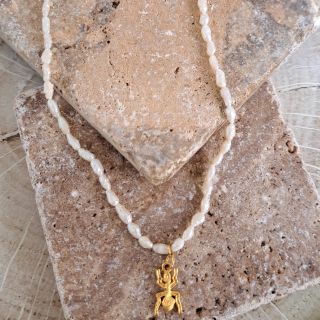 COLLAR DE PERLAS DE ARROZ DIJE ARAÑA NAZCA