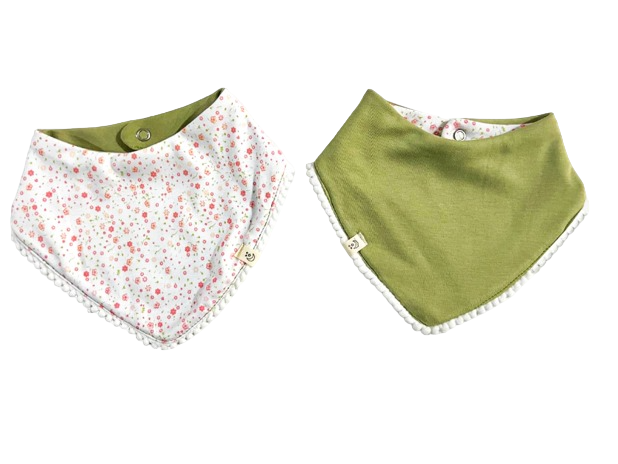 Babero bandana florcitas rojas - verde con borlas