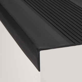 PASO DE ESCALERA PVC NEGRO SOLIDO DE 1.2 ML