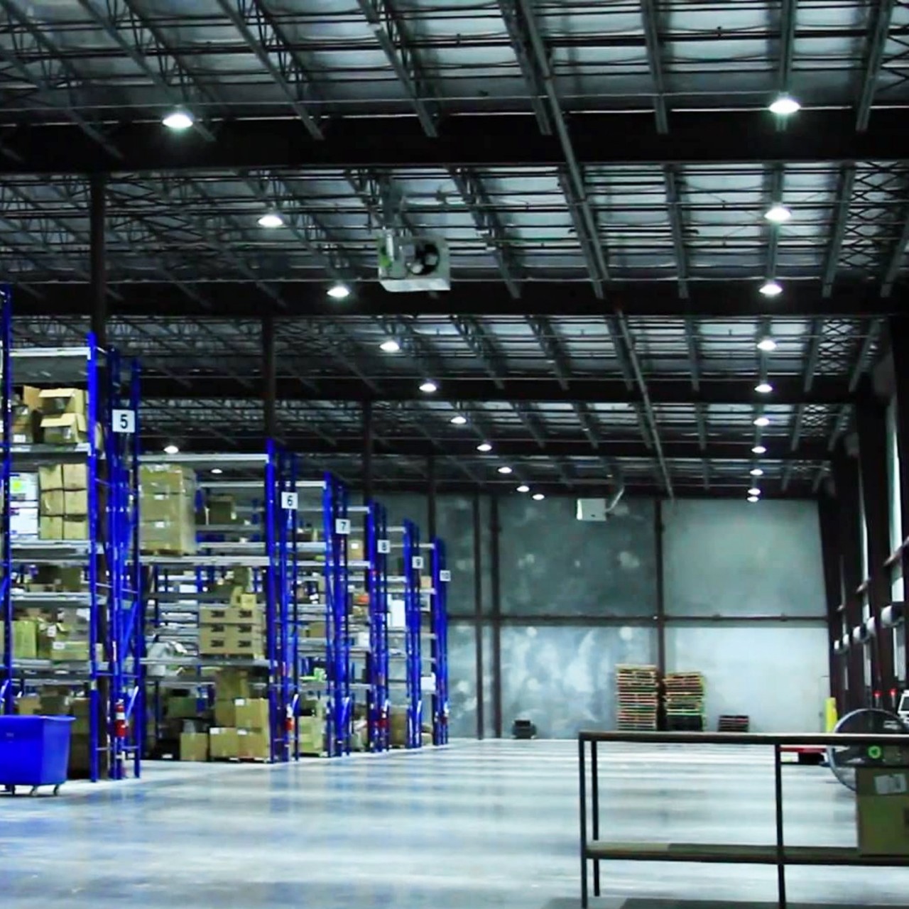 Lo más completo en iluminación para todos tus espacio en un solo lugar Campana industrial LED