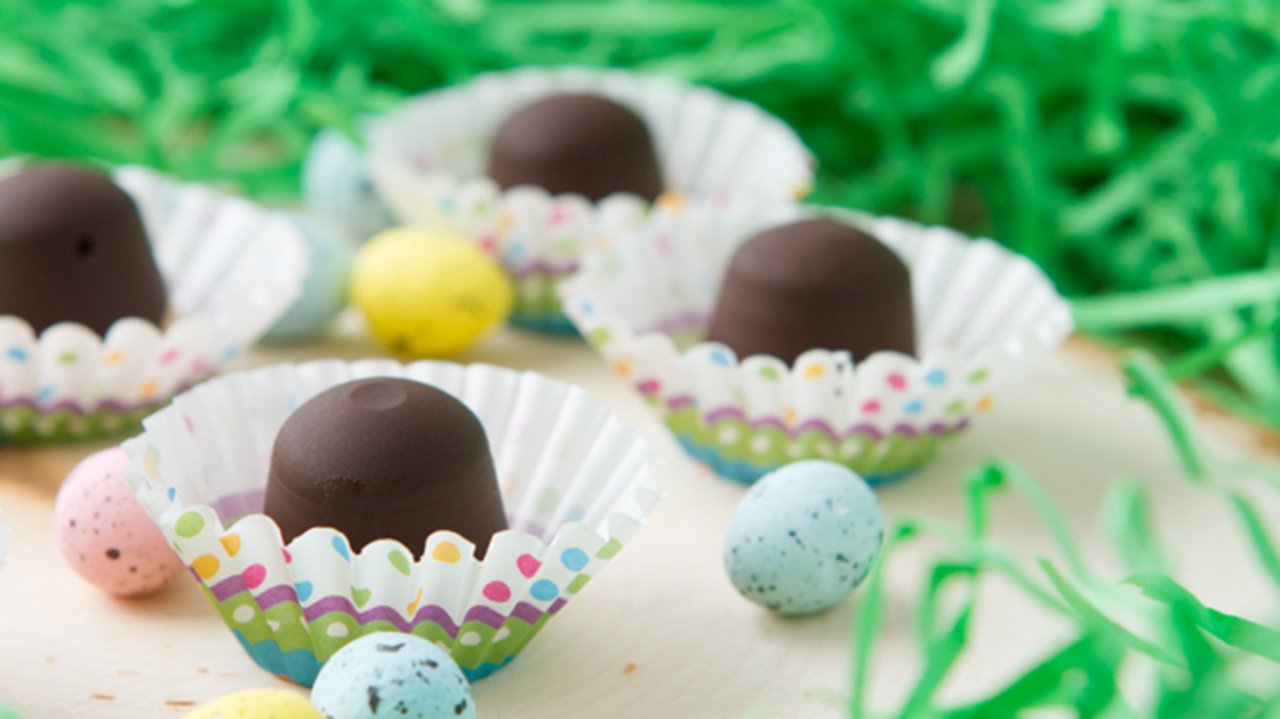 ¡Trufas de chocolate con avellanas de Pascua!