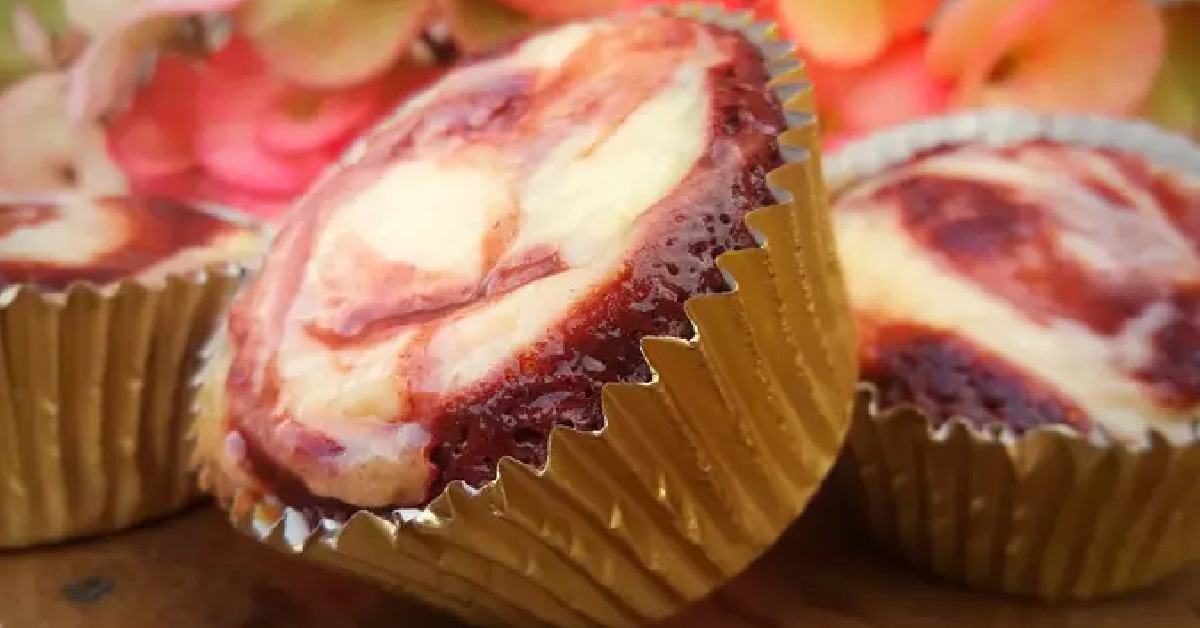 Red Velvet Cheesecake Muffins