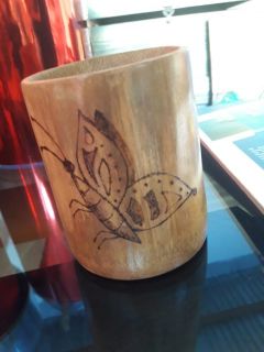 Vasos de bambú artesanales