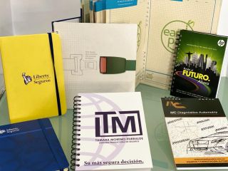 Cuaderno Personalizado anillo metálico 100 Hojas, Tamaño A5 cerrado