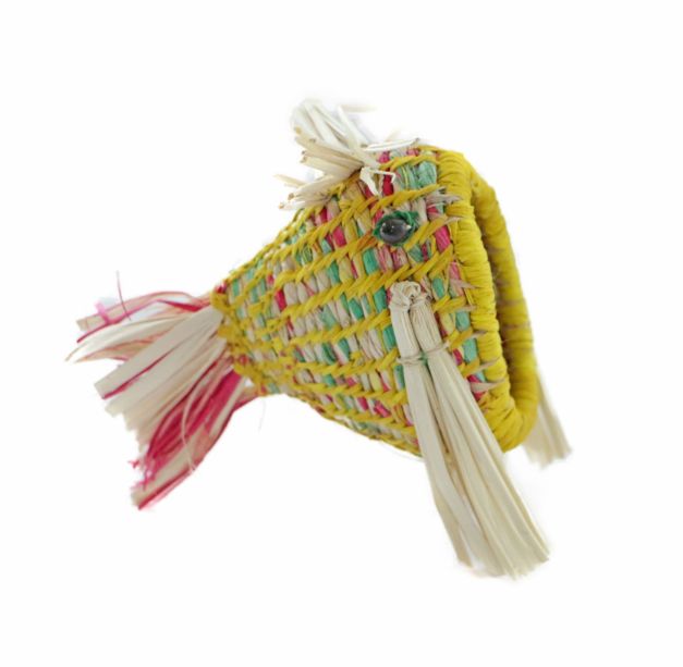 Pez bocón en bagazo de chambira, color fibra natural, amarillo, verde y rosa