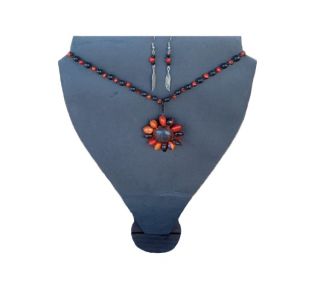 Juego de collar y aretes de huayruros y achira