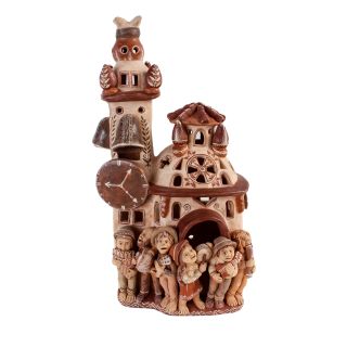Iglesia de una torre con músicos