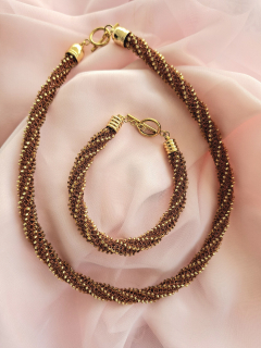 Conjunto tejido envolvente