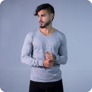 T - SHIRT MANGA LARGA CUELLO V